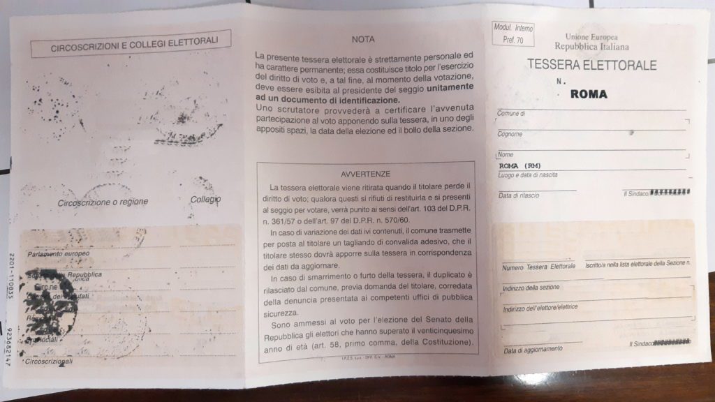 Foto di una tessera elettorale